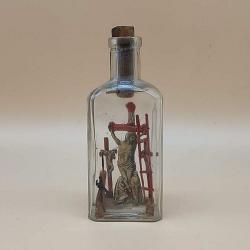 Starožitná fľaška s krížom